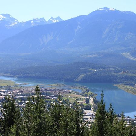Alpenrose Revelstoke Bed & Breakfast Экстерьер фото